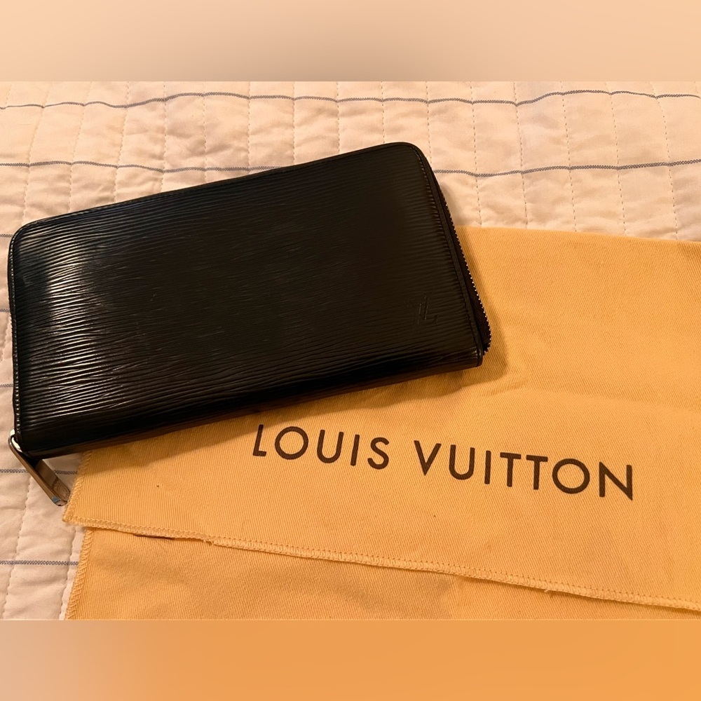 LOUIS VUITTON Black Zippy Organizer Epi Noir Long Wallet
